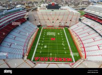 memorial-stadium-football-field-university-of-nebraska-cornhuskers-2F6ARB1.jpg